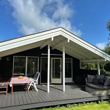 Idyllic Close To & Amazing Nature Feriehus Vejby
